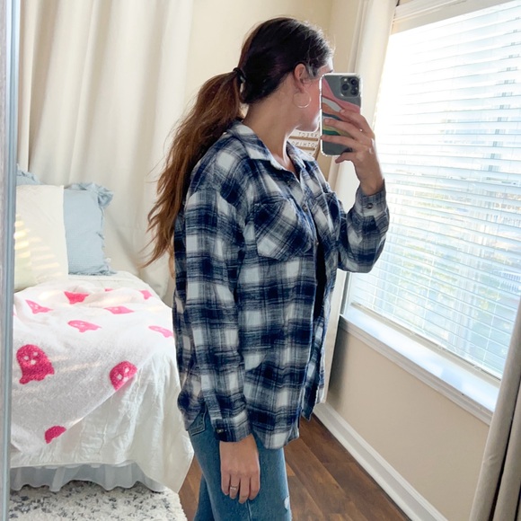 (maurices) navy blue & white long sleeve plaid button down top - Picture 4 of 9